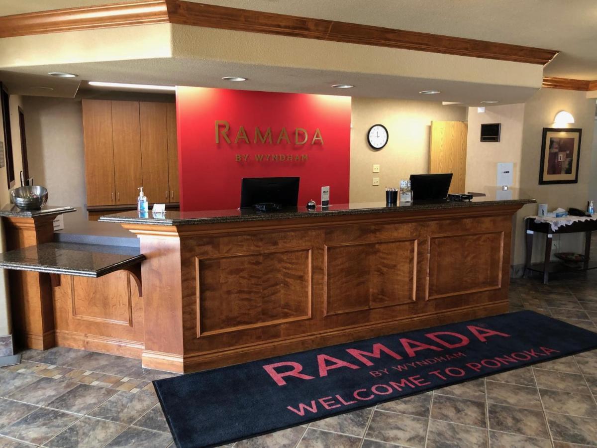 Hotel Ramada By Wyndham Ponoka Exterior foto